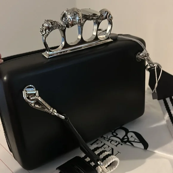 New authentic Alexander McQueen bag - Picture 7 of 11